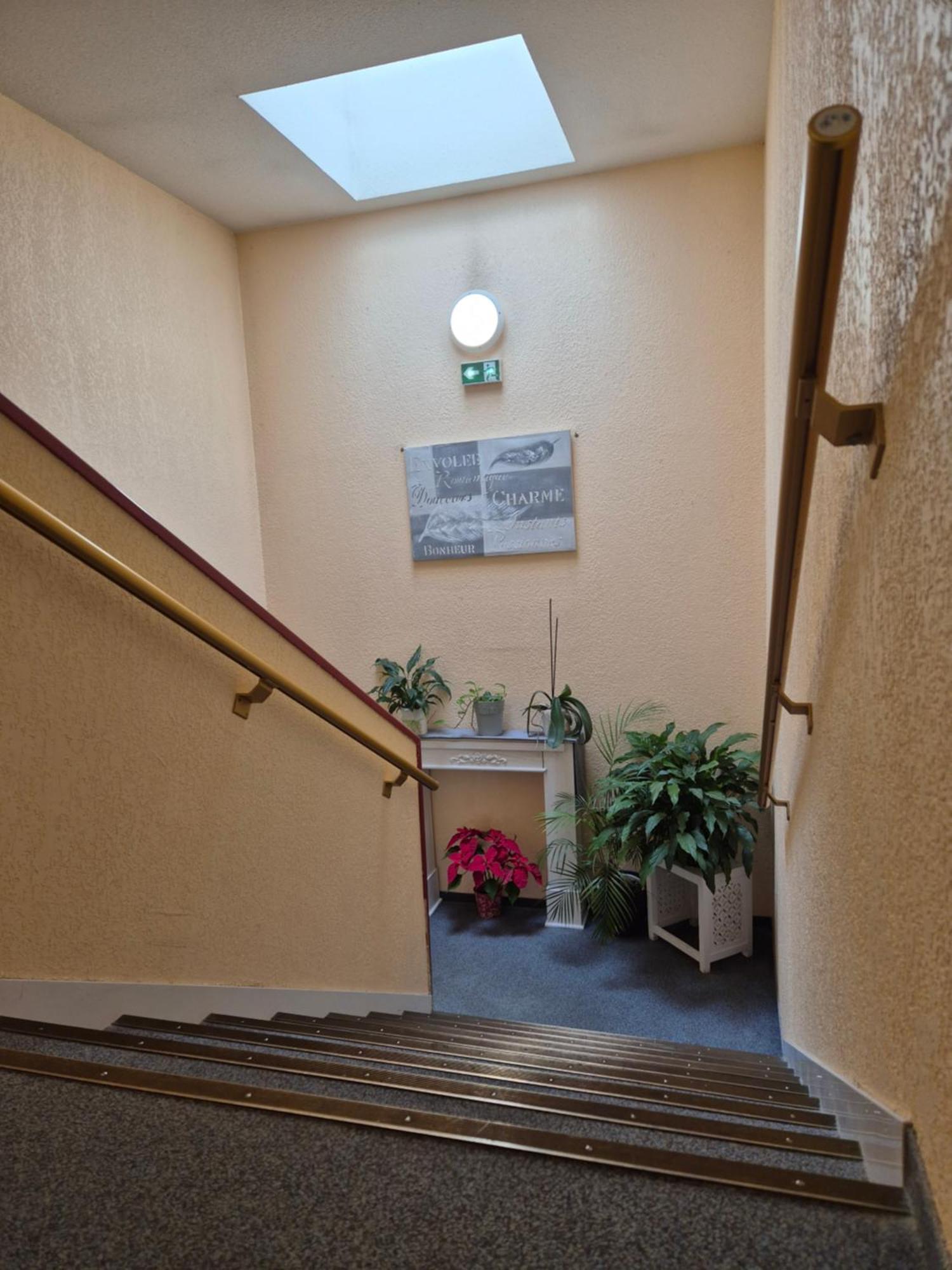 Quick Palace Epinal Bagian luar foto